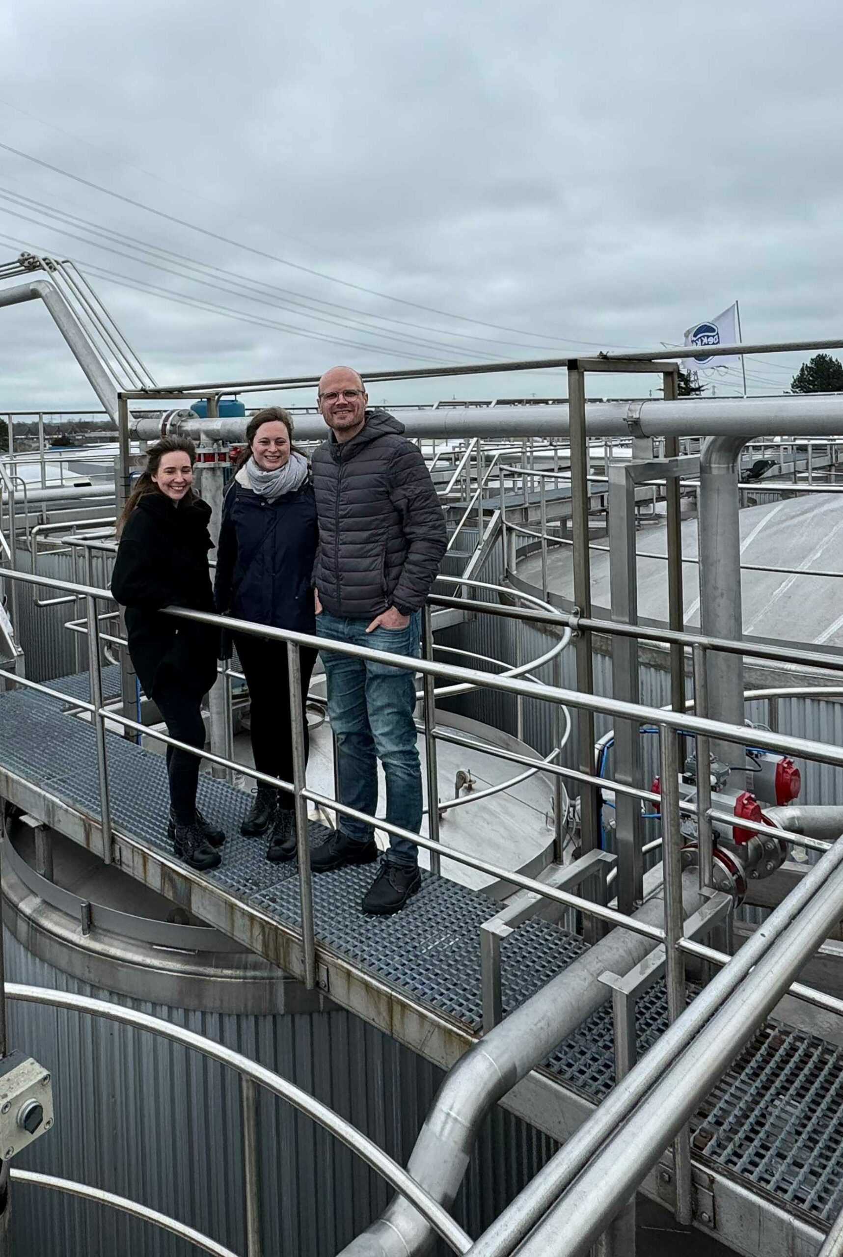 Three project team members of Sternchemie on top of the Dekker tankfield.