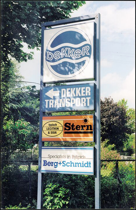 Company signs of the Dekker Group and Sternchemie GmbH & Co KG form the 1980s.